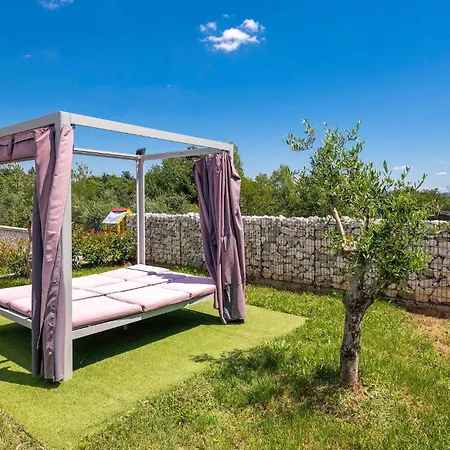 Amazing In Marici With Kitchen Holiday home *