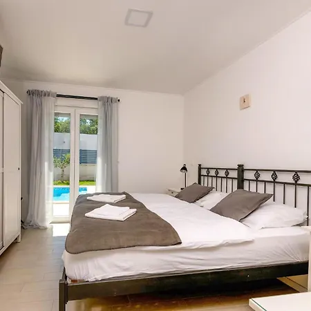 Holiday home Amazing In Marici With Kitchen Veli Turini