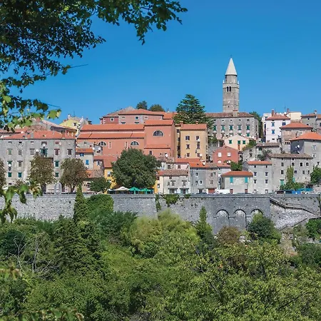Holiday home Amazing In Marici With Kitchen Veli Turini