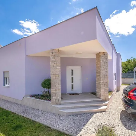 Amazing In Marici With Kitchen Holiday home