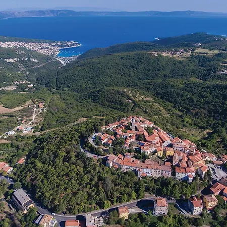 Amazing In Marici With Kitchen Holiday home *
