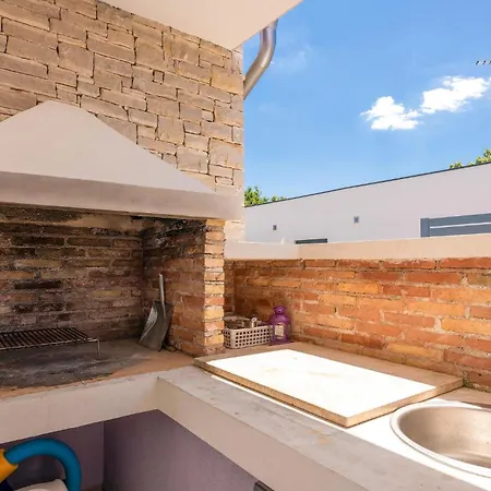 Semesterbostad Amazing In Marici With Kitchen